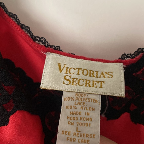 Vintage Victoria’s Secret gold label lace slip - Picture 7 of 14